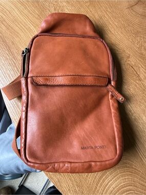 Marta Ponti Tan Leather Crossbody Sling Bag